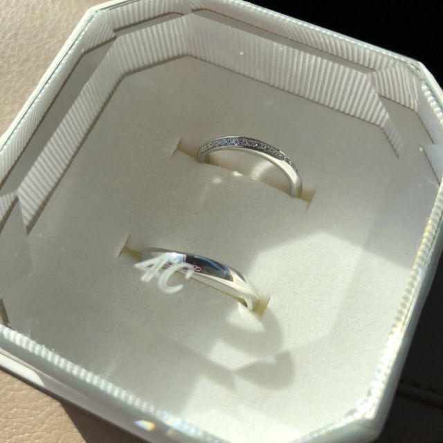 【4℃ BRIDAL(ヨンドシーブライダル)の口コミ】 恥ずかしながら主人も私もブランドに詳しいほうではなく、もちろんジュエ…