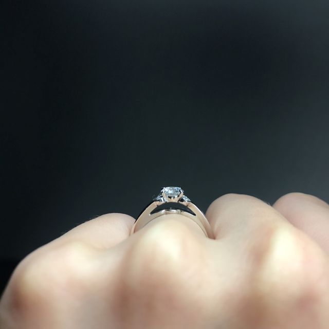 【カルティエ(Cartier)の口コミ】 デザインに惚れました。他の指輪をつけてみたときとは違って、ビビッと来…