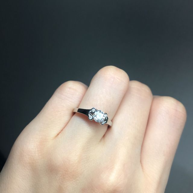 【カルティエ(Cartier)の口コミ】 デザインに惚れました。他の指輪をつけてみたときとは違って、ビビッと来…