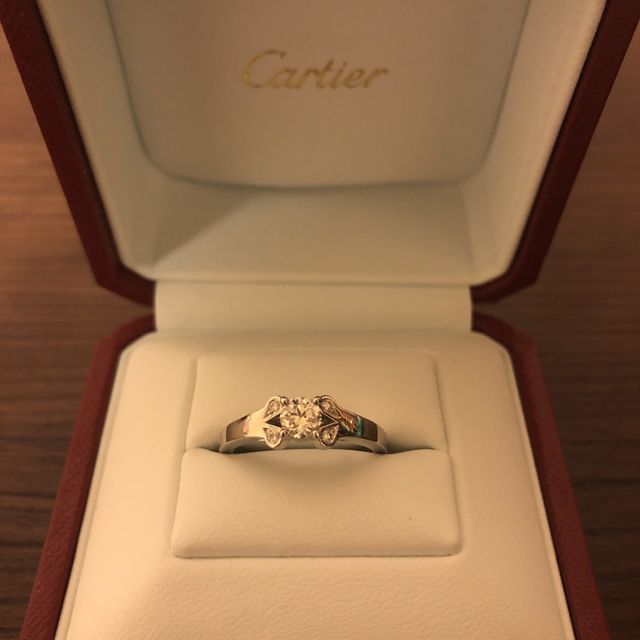 【カルティエ(Cartier)の口コミ】 普段使いも出来そうなデザイン性のある指輪だったので、これに決めました…