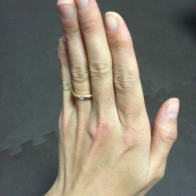 【NIESSING(ニーシング)の口コミ】 手がゴツゴツしていて黄味がかっています。
夫も私もプラチナで華奢な指輪…