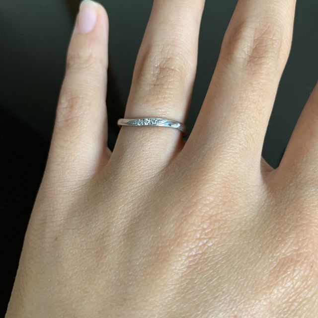 【canal4℃(カナルヨンドシー)の口コミ】 細身でシンプルなものを探していて、主張しすぎず上品に輝く感じが気に入…