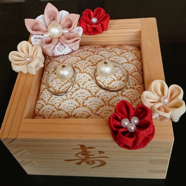 【銀座ダイヤモンドシライシの口コミ】 プラチナでV字のものを探していたところ、緩やかなカーブのこちらのものを…