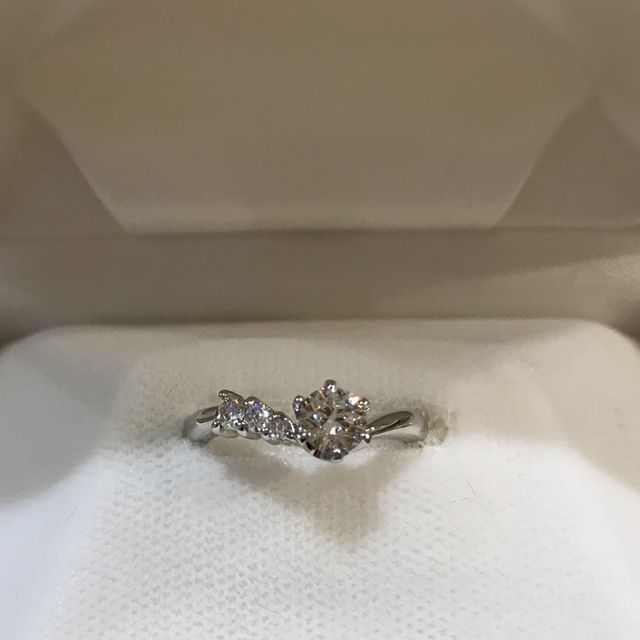 【WATANABE / 卸商社直営　渡辺の口コミ】 品揃えや価格から、お店を選びました。
デザインがたくさんあり悩みました…