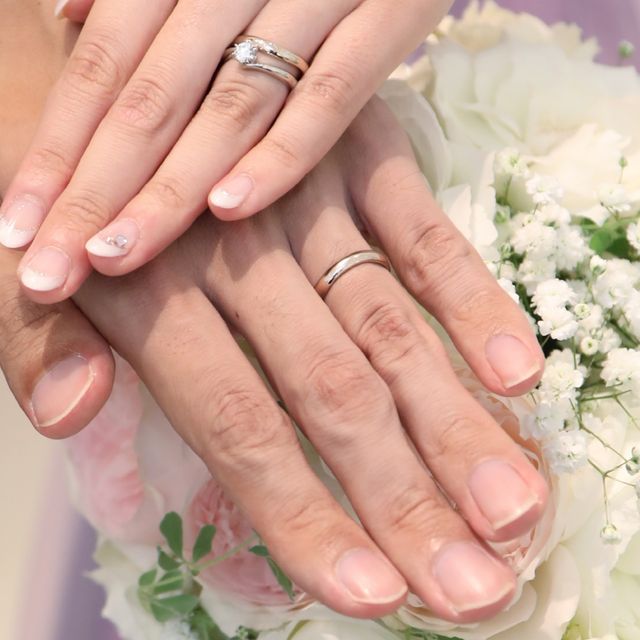 【TANZO.(鍛造指輪)の口コミ】 【デザイン】S字カーブの甲丸
【カラー】コーラルゴールド
【製法】機械鍛…