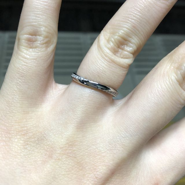 【4℃ BRIDAL(ヨンドシーブライダル)の口コミ】 レディースの指輪に関しては、上から見ると、一見石がついていないように…