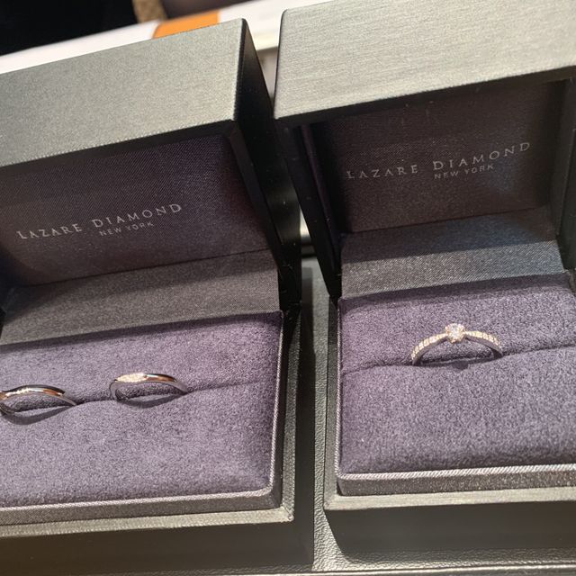 【ラザール ダイヤモンド(LAZARE DIAMOND)の口コミ】 元々婚約指輪のデザインの希望にリングの部分にダイヤの入っているものと…