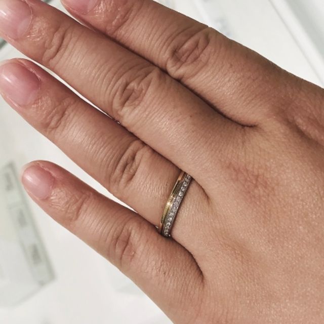 【4℃ BRIDAL(ヨンドシーブライダル)の口コミ】 ダイヤモンドのキラキラとした輝きとイエローゴールドの暖かみのある輝き…