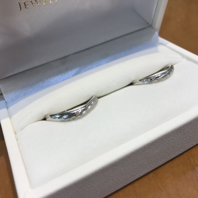 【ジュエリー東京の口コミ】 個性的な指輪を探していたところ、婚約指輪と同じブランドのもので気に入…