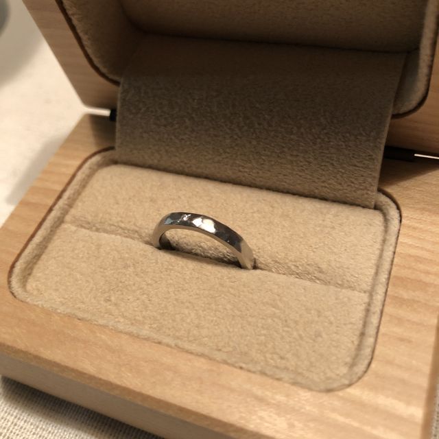 【uchimari(ウチマリ)の口コミ】 ８角形のデザインが手によくなじみます。
普段はツヤなしがよかったので、…