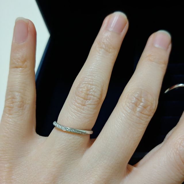 【銀座ダイヤモンドシライシの口コミ】 女性用…もっとシンプルなデザインにするつもりでしたが、着けてみ…