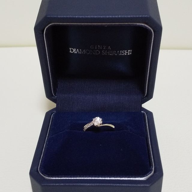【銀座ダイヤモンドシライシの口コミ】 ゆりをイメージしたリトルリリーのデザインとダイヤモンドを組み合わせま…
