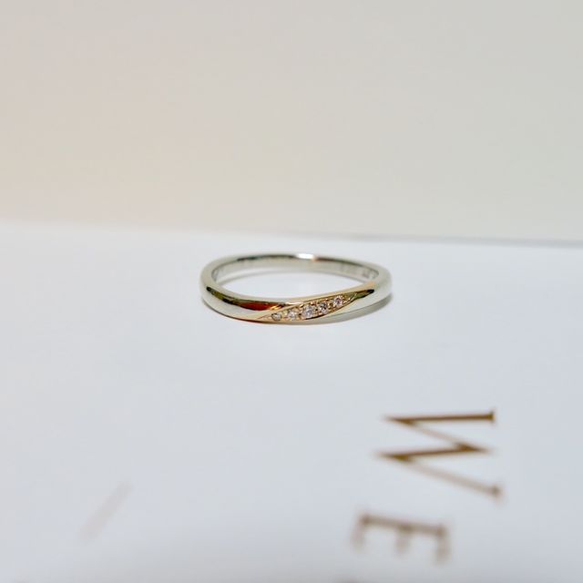 【RosettE(ロゼット)の口コミ】 雑誌の結婚指輪を見ていて最初に目に留まったのがこの指輪。
2種類の金属…