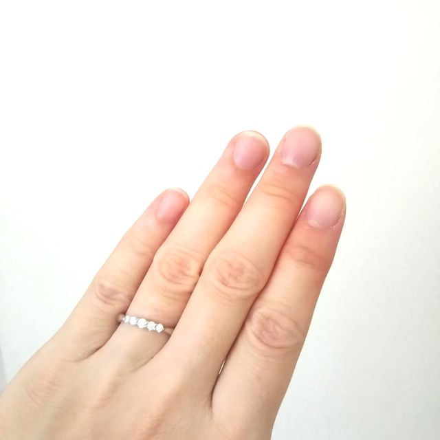 【アイプリモ(I-PRIMO)の口コミ】 日常でたくさんつけたかったので、一粒の大きいものではなく、主張をしす…