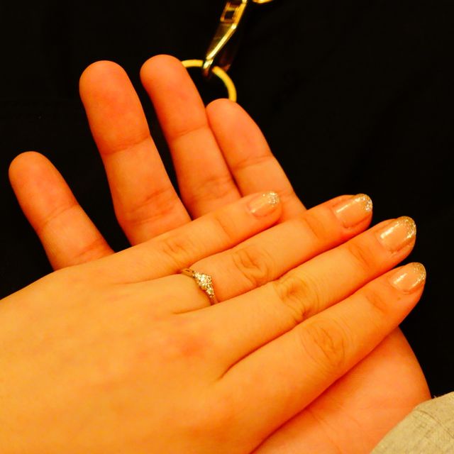 【銀座ダイヤモンドシライシの口コミ】 派手ではなく、高さをおさえたデザインのゆびわを探していました。メレダ…