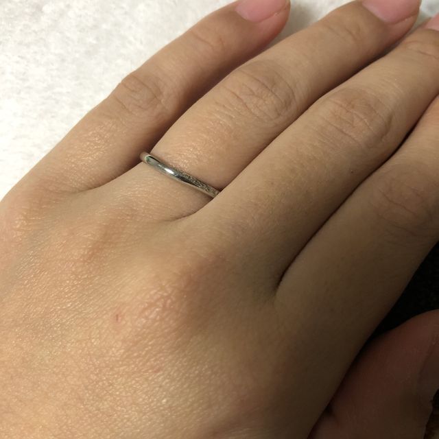 【俄(にわか)の口コミ】 指輪の素材がすごく強度のあるプラチナを使っているとのことで耐久性の面…