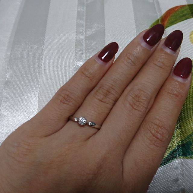 【STAR JEWELRY(スタージュエリー)の口コミ】 もともと婚約指輪を購入する予定がなく、
結婚指輪をダイヤが多めのデザイ…