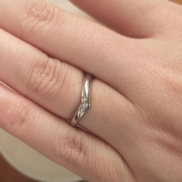 【アイプリモ(I-PRIMO)の口コミ】 V字のラインがハッキリと出ており、指がすっきりとした印象で綺麗に見える…