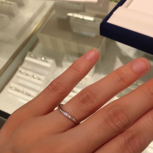 【ヴァンドーム青山(VENDOME AOYAMA)の口コミ】 華奢に見える細めの指輪を探していましたが、どのブランドも着用するとイ…