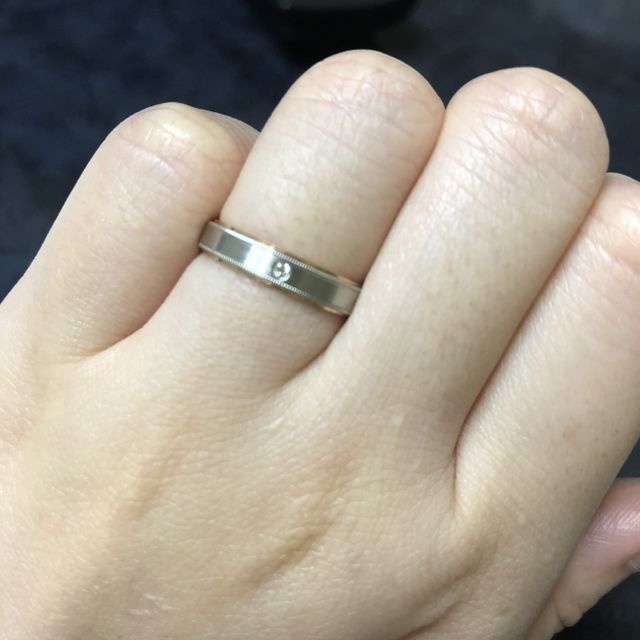 【NINA RICCI(ニナリッチ)の口コミ】 私自身がゴールドのアクセサリーがすきで、ゴールドで探していました。ゴ…