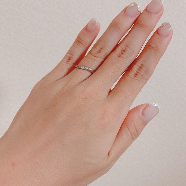 【銀座ダイヤモンドシライシの口コミ】 ウェーブで細身のデザイン、そしてダイヤがキラキラしてて可愛いものを探…