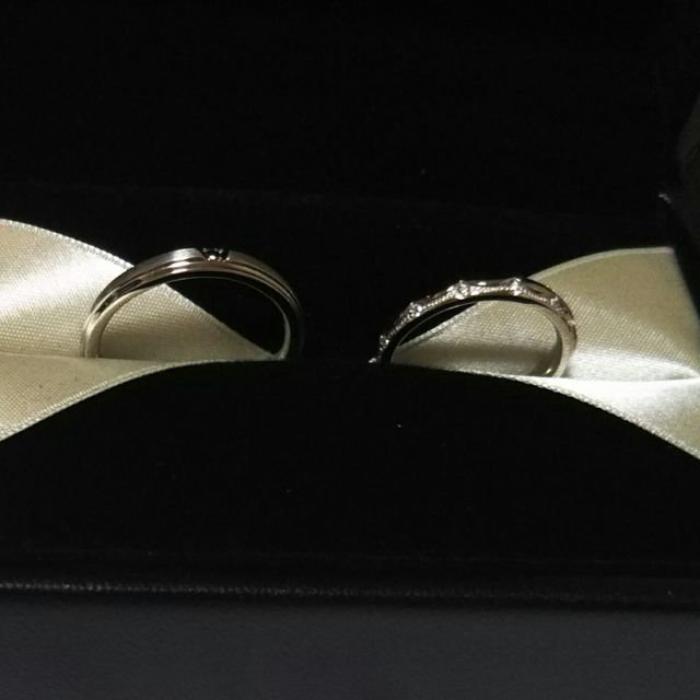 【エクセルコダイヤモンド(EXELCO DIAMOND)の口コミ】 指輪のデザインがとても可愛く、ミル打ちが職人さんの手作業とのことで、…