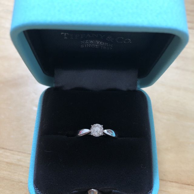 【ティファニー(Tiffany & Co.)の口コミ】 婚約指輪に、憧れのティファニーの指輪をプレゼントしてもらいました。テ…