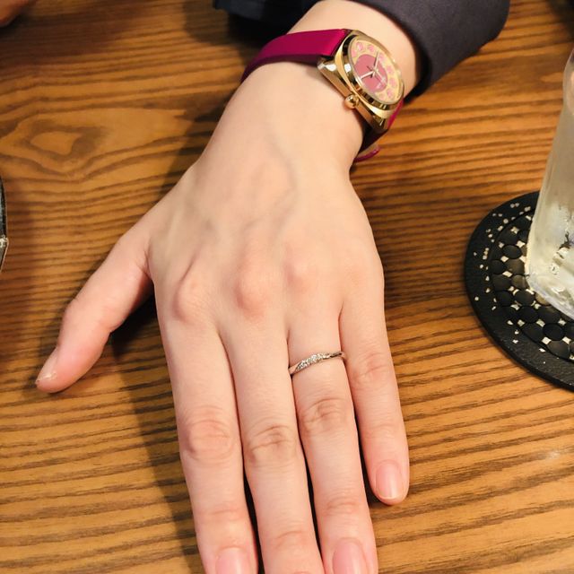 【銀座ダイヤモンドシライシの口コミ】 指輪のデザインに一目惚れでした。またつけ心地も私にぴったりで、全く違…