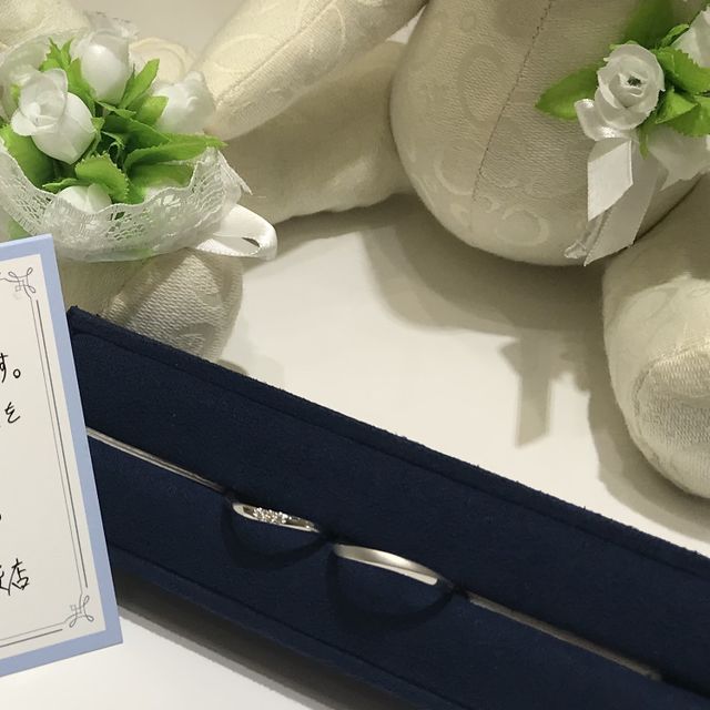 【4℃ BRIDAL(ヨンドシーブライダル)の口コミ】 ダイヤを1石、3石、5石など選ぶとこができ、キラキラ感を自分好みにできた…