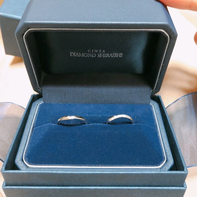【銀座ダイヤモンドシライシの口コミ】 婚約指輪もこちらで購入し、婚約指輪とセットリングのためフィット感があ…