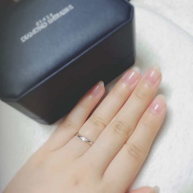 【銀座ダイヤモンドシライシの口コミ】 私は手が小さいので指輪は細めのデザインで指輪があまり目立つことなく指…