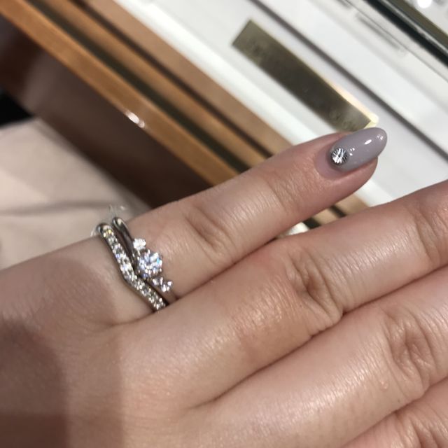 【銀座ダイヤモンドシライシの口コミ】 セットリングなので婚約指輪と結婚指輪の重ね付けをしたい方にはとてもお…