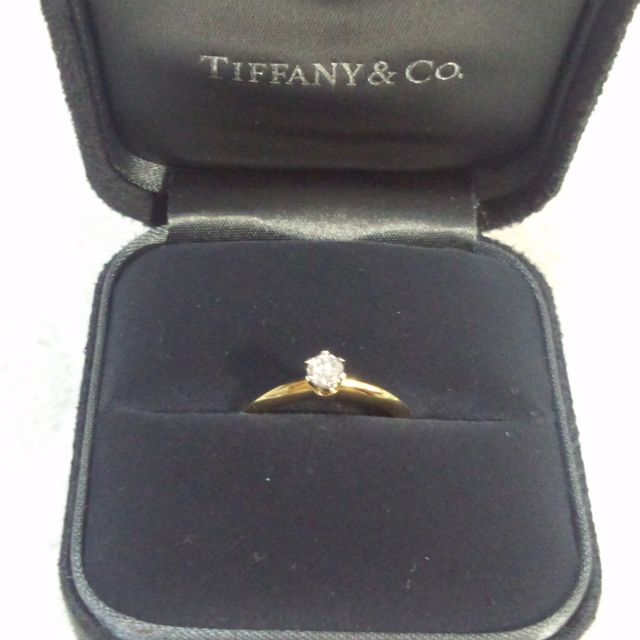 【ティファニー(Tiffany & Co.)の口コミ】 夫と私２人ともが気に入るものに出会うまで、百貨店に軒を連ねるハイブラ…