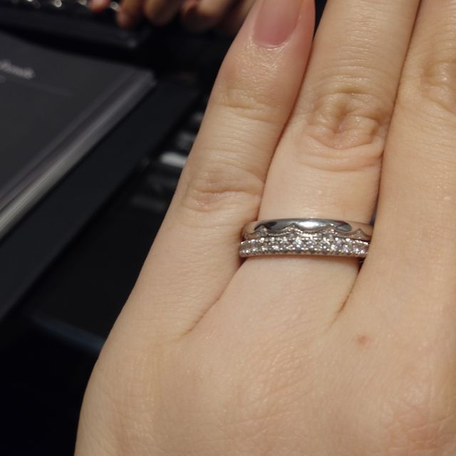 【4℃ BRIDAL(ヨンドシーブライダル)の口コミ】 キラキラしていて価格もお手頃だったので、購入しました。ハーフエタニテ…