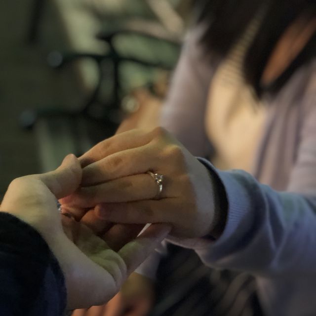 【アイプリモ(I-PRIMO)の口コミ】 主人が選んでくれたダイヤモンドを裏側までしっかり見ることができるデザ…