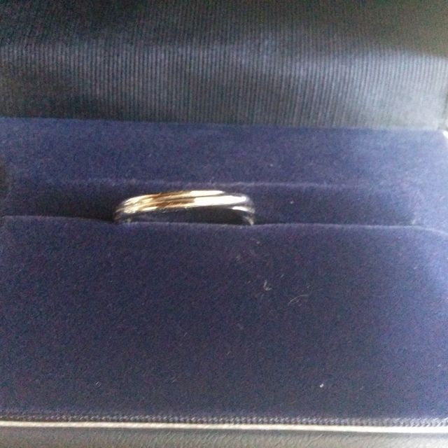 【銀座ダイヤモンドシライシの口コミ】 指輪のシンプルながら上品に見えるデザインと、指輪のサイズ感のバランス…