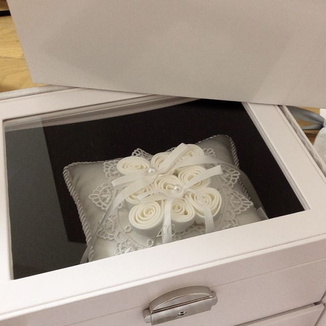 【4℃ BRIDAL(ヨンドシーブライダル)の口コミ】 婚約指輪もこちらで購入し、とても気に入っていたのと、重ね付けもしやす…