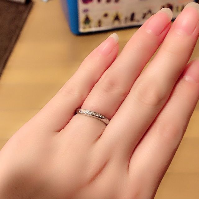 【4℃ BRIDAL(ヨンドシーブライダル)の口コミ】 婚約指輪もこちらで購入し、とても気に入っていたのと、重ね付けもしやす…