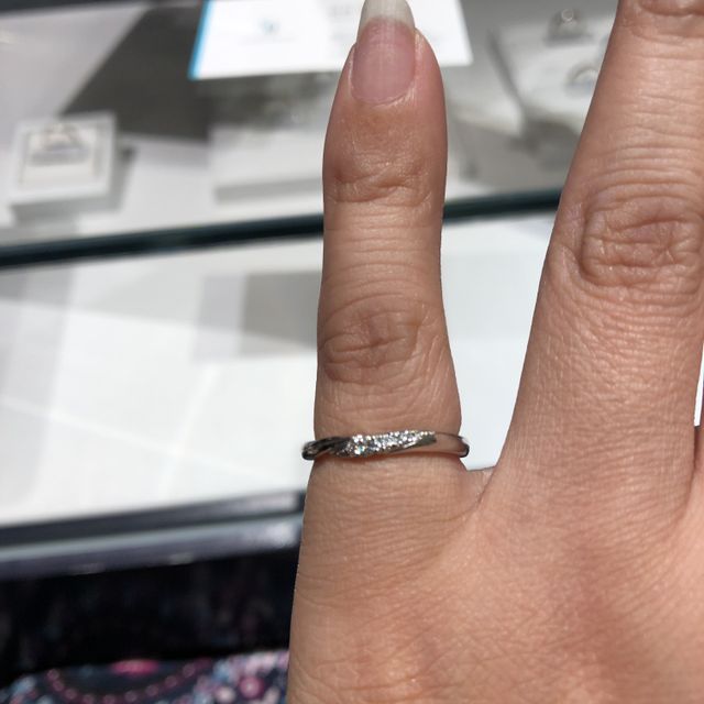 【銀座ダイヤモンドシライシの口コミ】 シンプルなストレートです。オーソドックスですが、かなり使いやすく、飽…