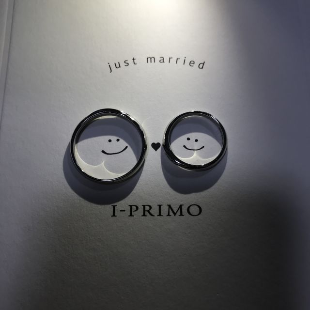 【アイプリモ(I-PRIMO)の口コミ】 ウェーブのデザインと控えめに並んだダイヤがお気に入りです。
指にすごく…