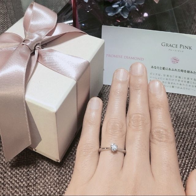 【アイプリモ(I-PRIMO)の口コミ】 なんといってもダイヤモンドが映えるデザインが良いです。プロポーズのた…