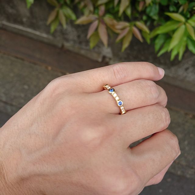 【4℃ BRIDAL(ヨンドシーブライダル)の口コミ】 いい意味でエンゲージリングらしくないデザインにひとめぼれしました。
た…