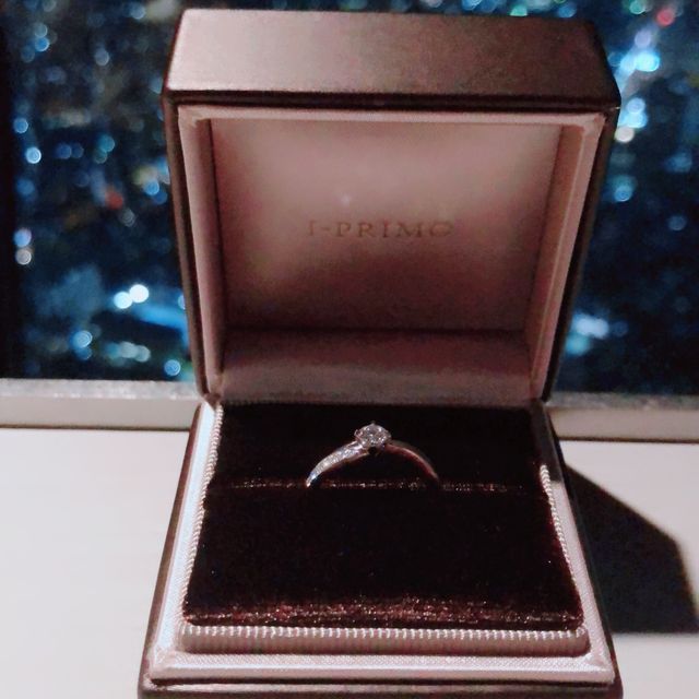 【アイプリモ(I-PRIMO)の口コミ】 婚約指輪は2人で選ぼうと言っていたので、彼とお店に行ったところ、アシン…