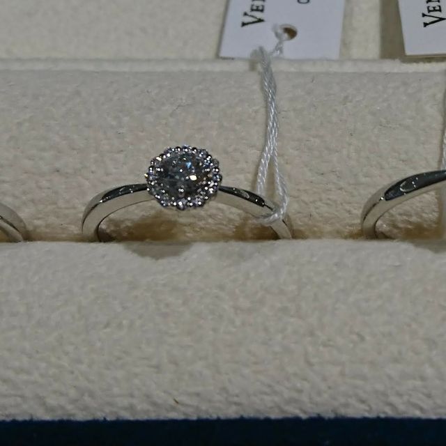 【ヴァンドーム青山(VENDOME AOYAMA)の口コミ】 王道のソリティアタイプよりもこちらのヘイロータイプの方がダイヤが大き…