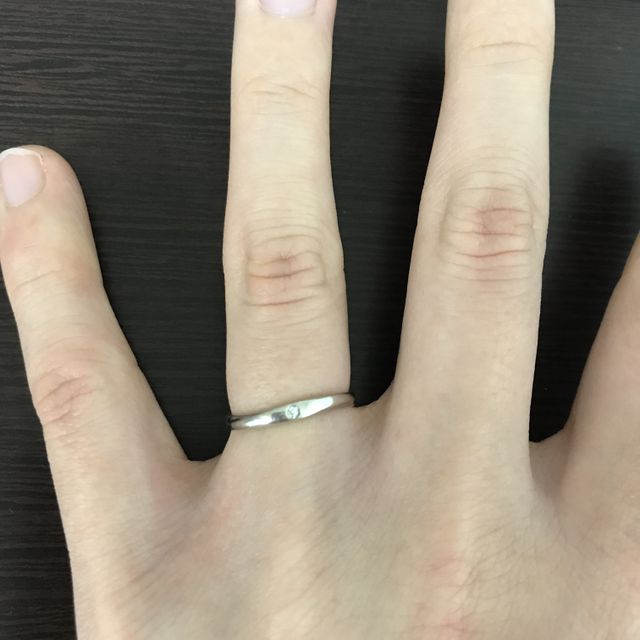 【銀座ダイヤモンドシライシの口コミ】 シンプルな指輪であることが大前提で、それに一番合っていました。また指…