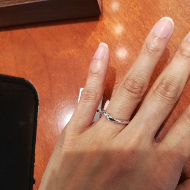 【TRECENTI(トレセンテ)の口コミ】 指輪の内側が丸みのあるデザインなので付けたときのかんじが太めのデザイ…