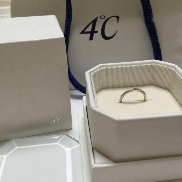 【4℃ BRIDAL(ヨンドシーブライダル)の口コミ】 ブランド品として、メジャーで金額も10万前後であったのでこちらのお店に…