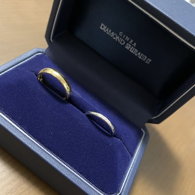 【銀座ダイヤモンドシライシの口コミ】 彼はゴールドで太さがかなりあるもの、私はプラチナでダイヤのあしらわれ…