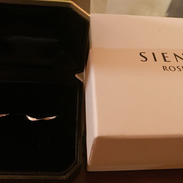 【SIENAROSE(シエナロゼ)の口コミ】 普通のデザインより少し珍しいものを選びたかったので、ねじりが入ってい…