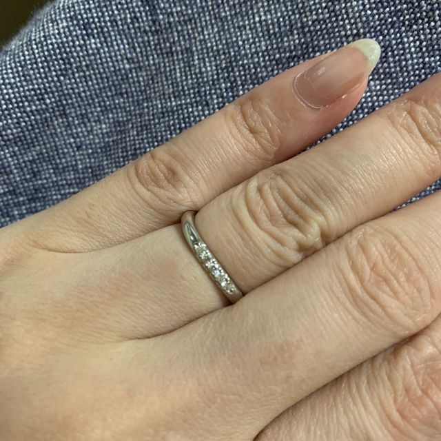 【4℃ BRIDAL(ヨンドシーブライダル)の口コミ】 4℃のブランドが個人的に好きで、店員さんの対応も完璧でした。結婚指輪は4…